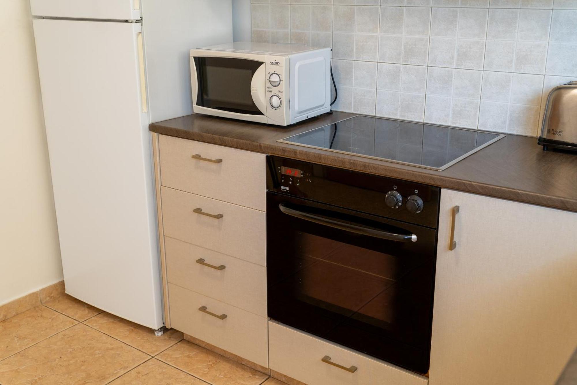 Olivia Mackenzie 2 Bedroom Flat With Pool Larnaca Exterior photo