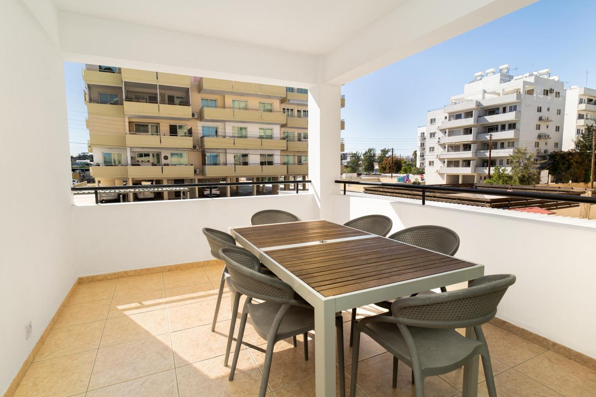 Olivia Mackenzie 2 Bedroom Flat With Pool Larnaca Exterior photo