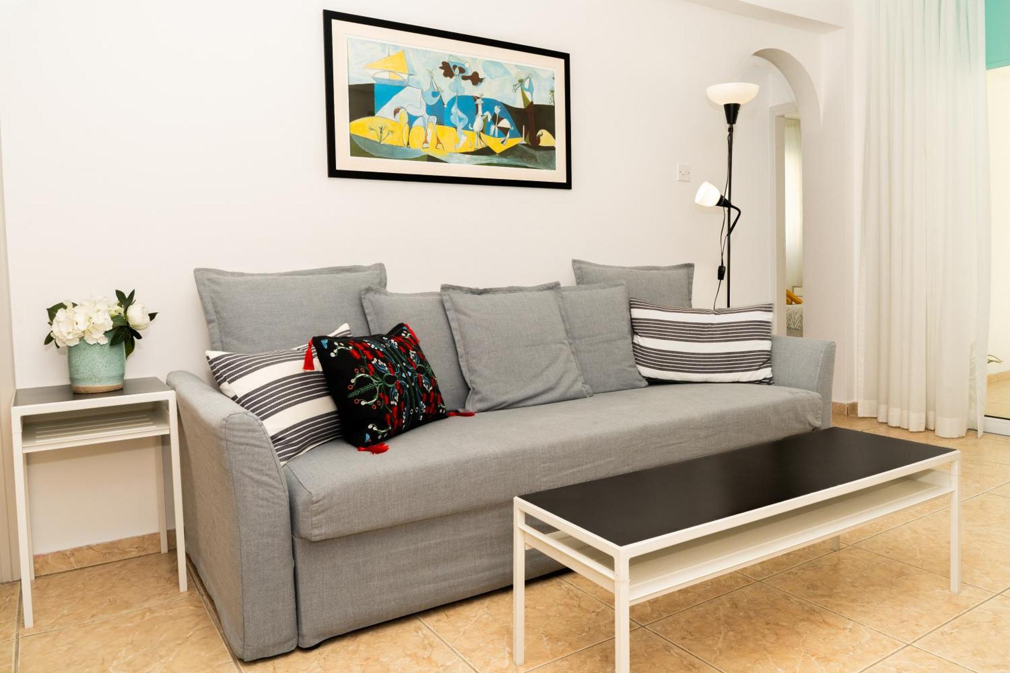 Olivia Mackenzie 2 Bedroom Flat With Pool Larnaca Exterior photo