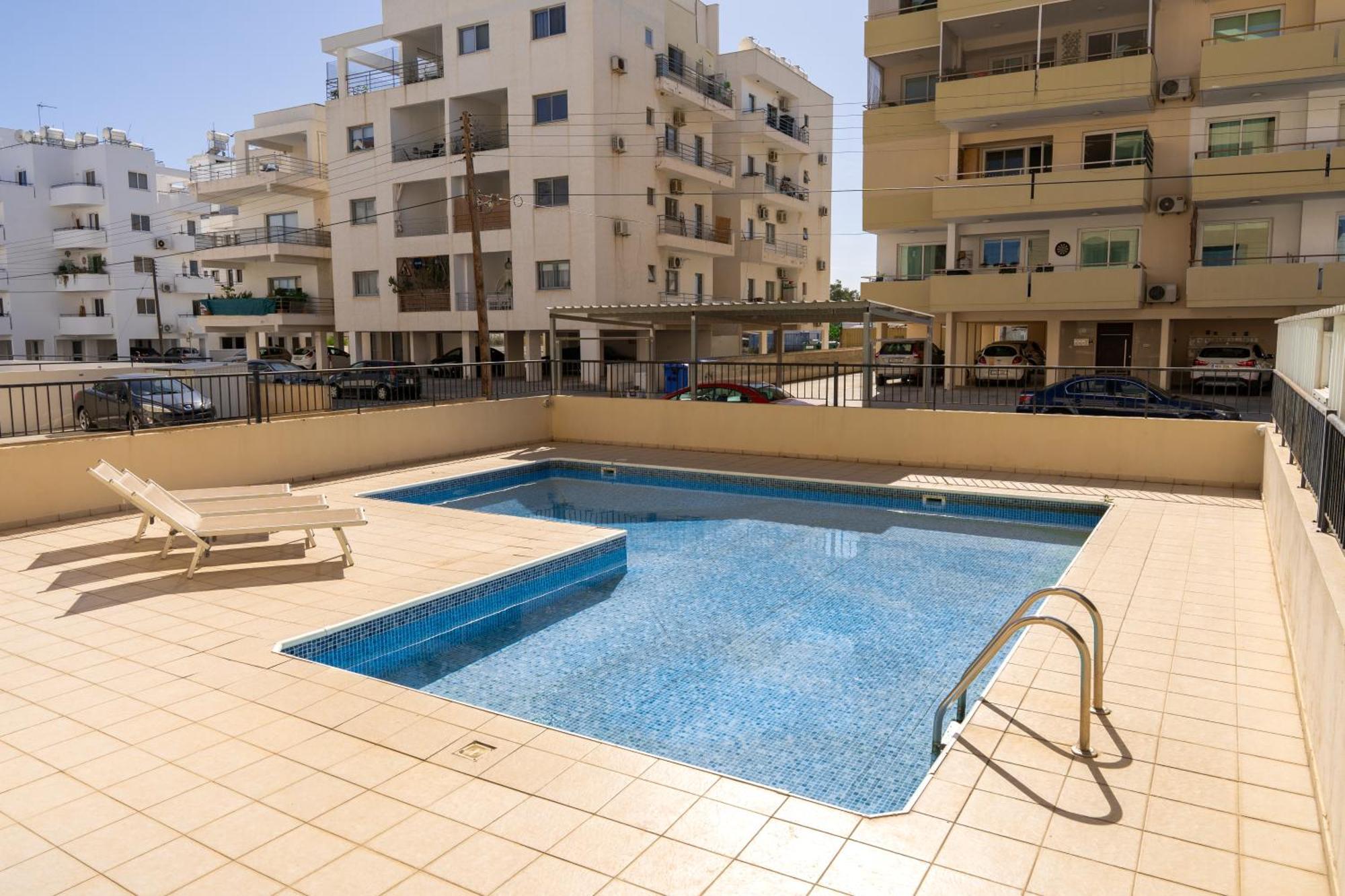 Olivia Mackenzie 2 Bedroom Flat With Pool Larnaca Exterior photo
