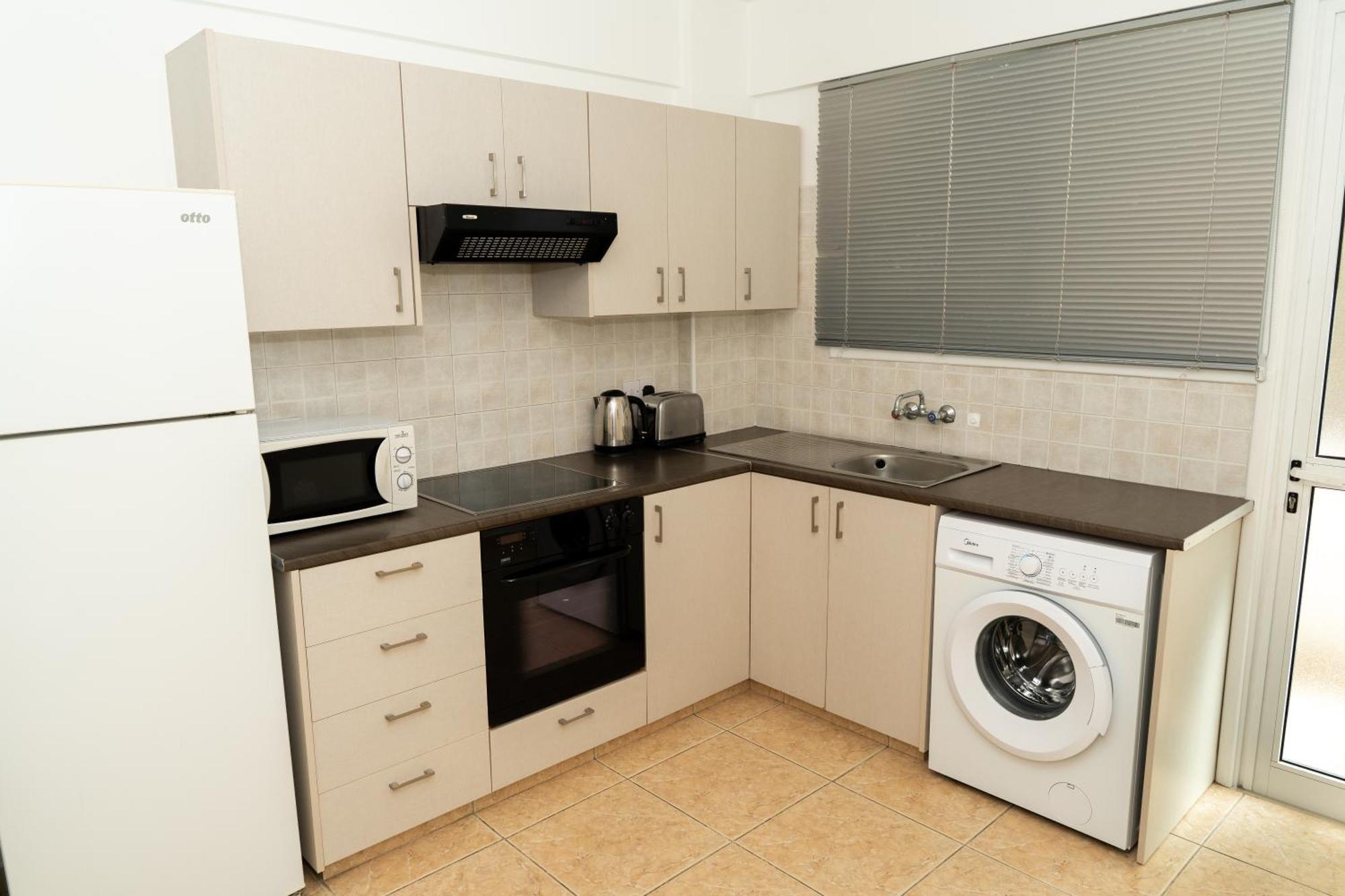 Olivia Mackenzie 2 Bedroom Flat With Pool Larnaca Exterior photo