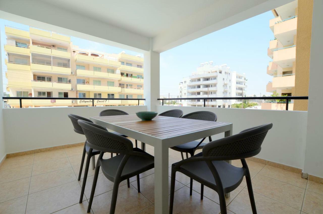Olivia Mackenzie 2 Bedroom Flat With Pool Larnaca Exterior photo